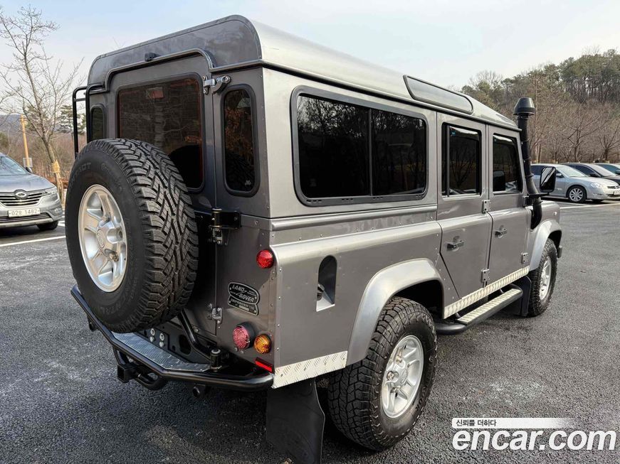 Land Rover Defender 2012