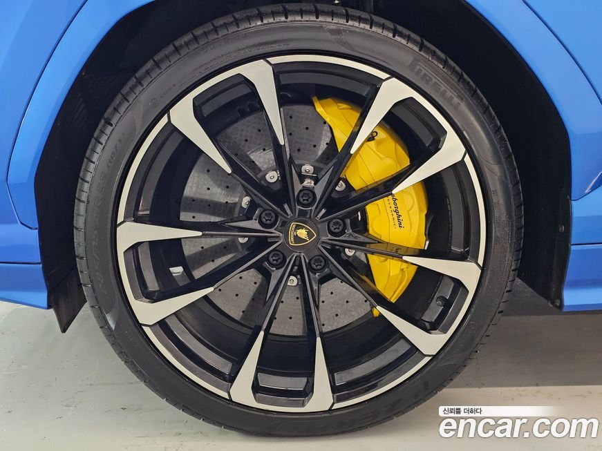 Lamborghini Urus 2021