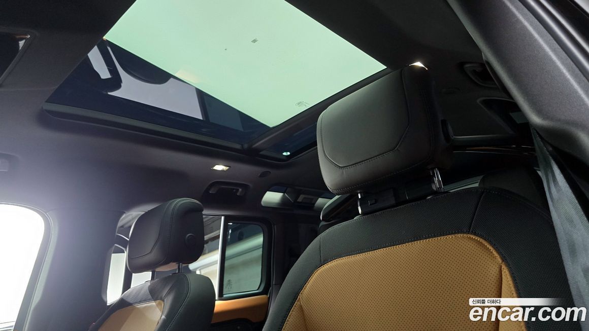 Land Rover Defender 2024