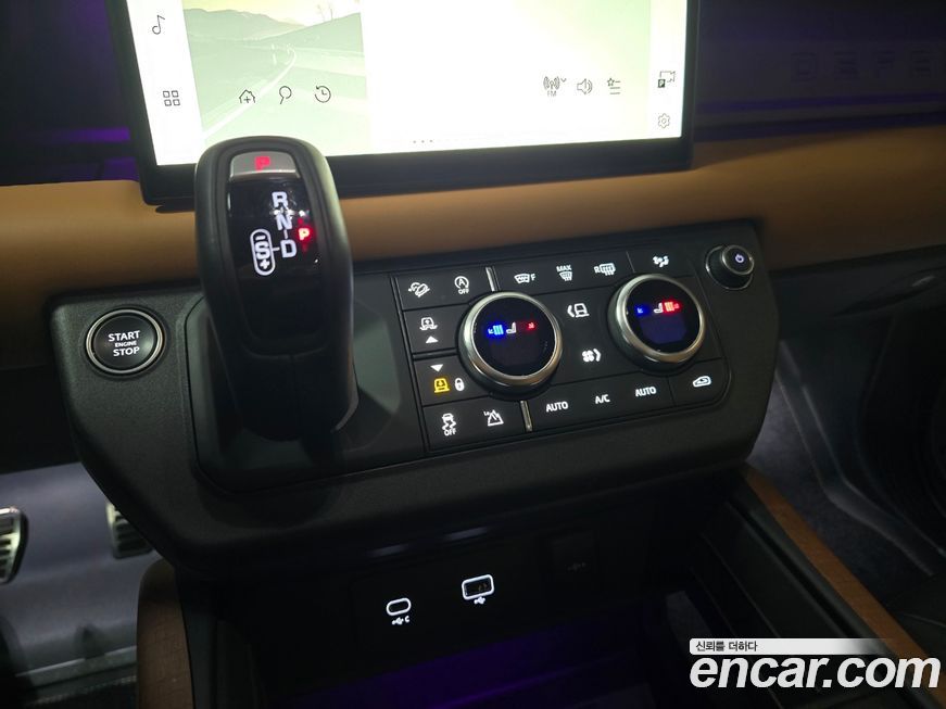 Land Rover Defender 2024