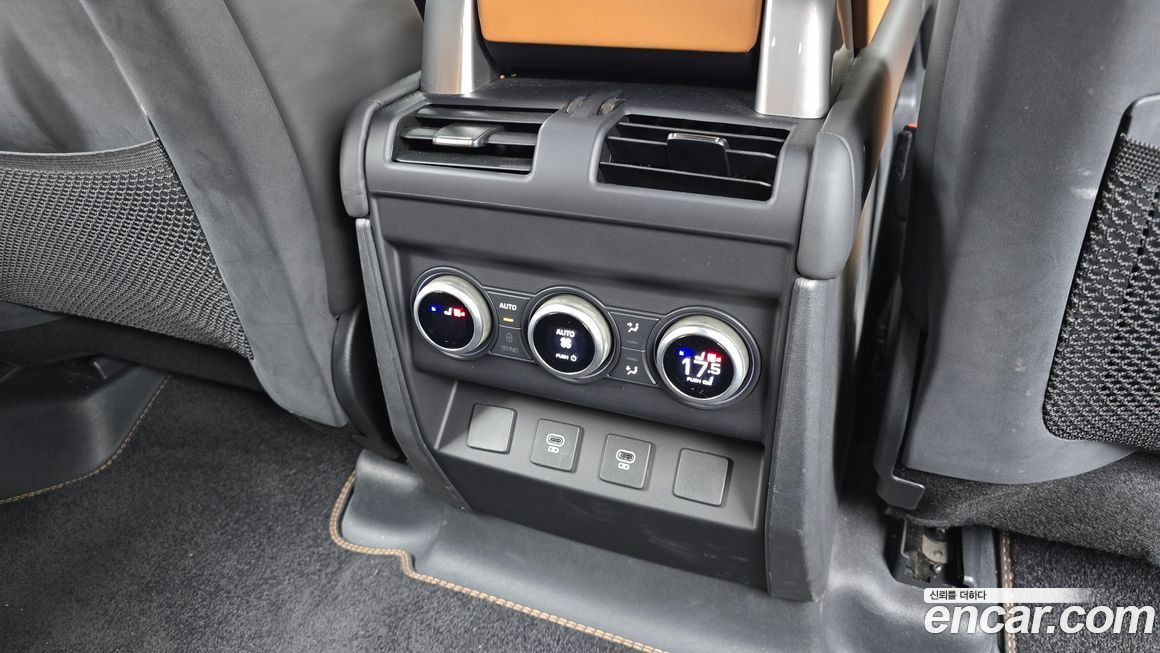 Land Rover Defender 2024