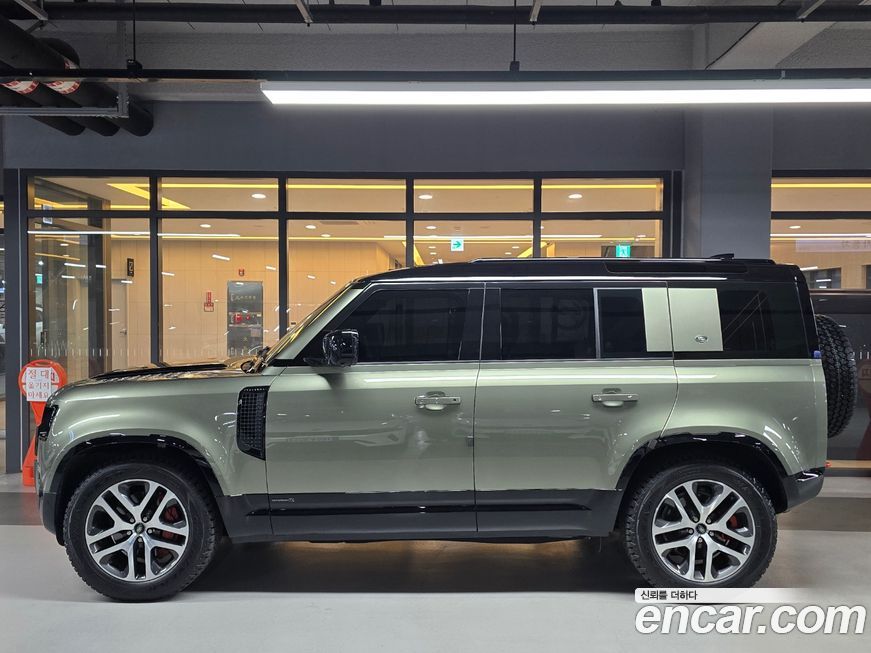 Land Rover Defender 2024