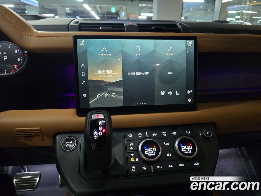 Land Rover Defender 2024