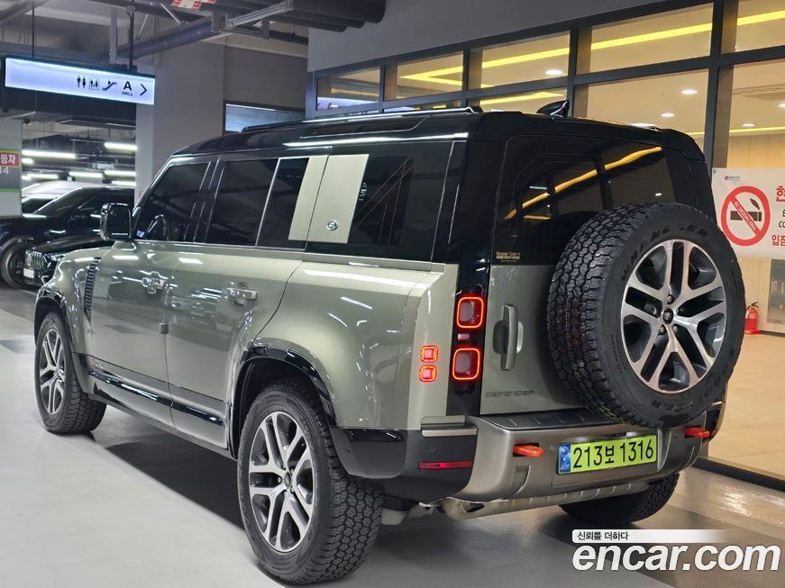 Land Rover Defender 2024