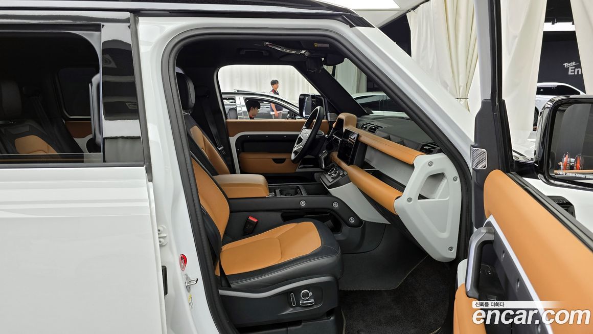 Land Rover Defender 2024