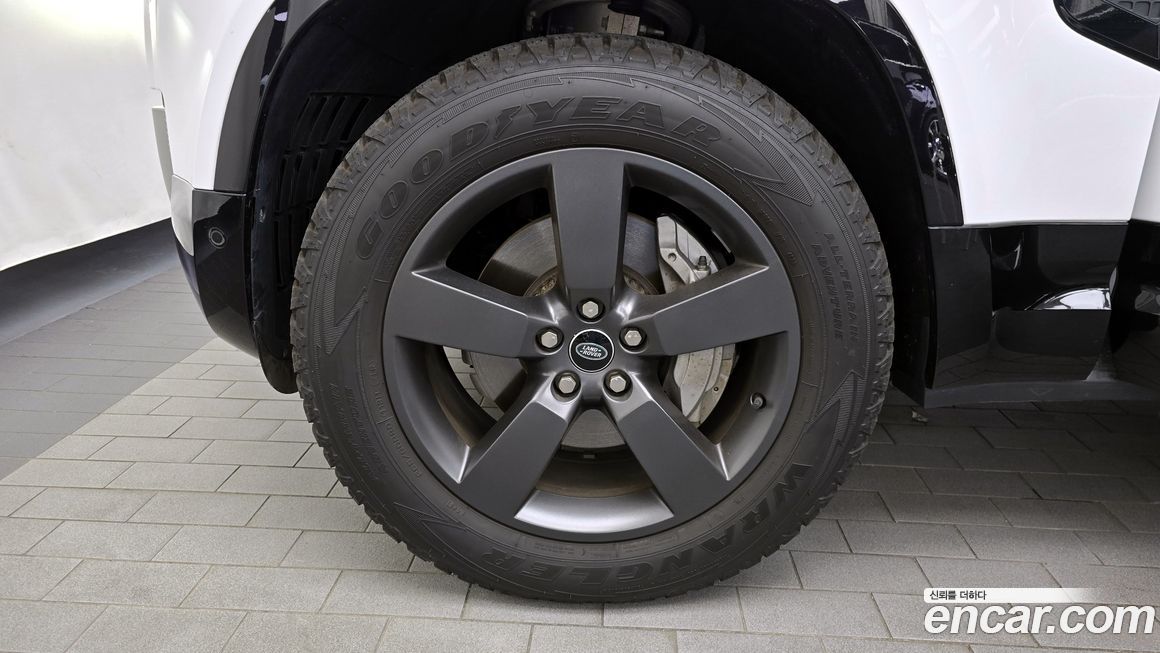 Land Rover Defender 2024