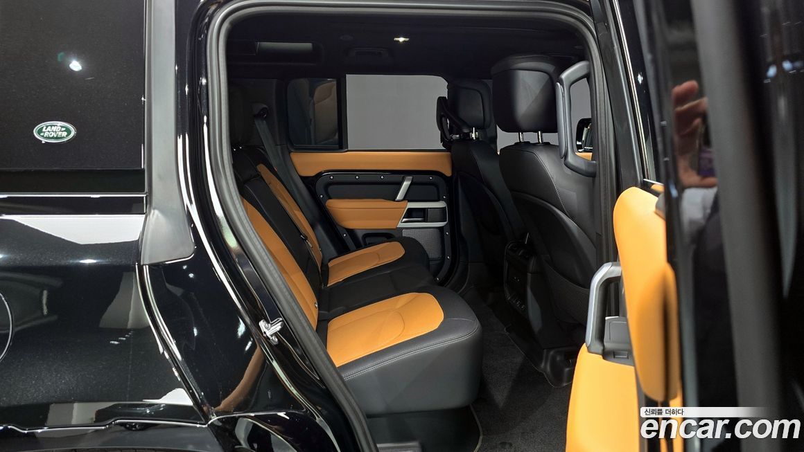 Land Rover Defender 2024