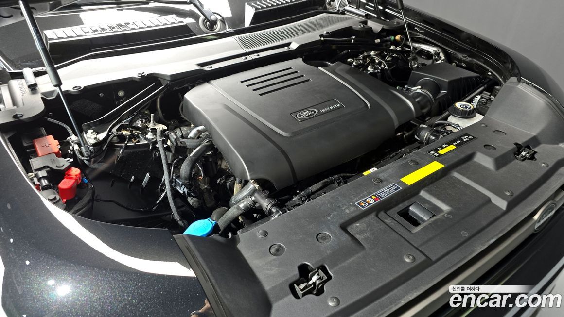 Land Rover Defender 2024