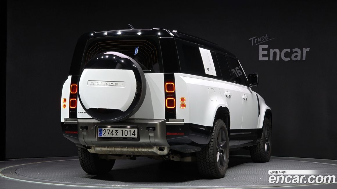 Land Rover Defender 2024