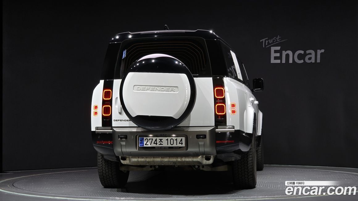 Land Rover Defender 2024