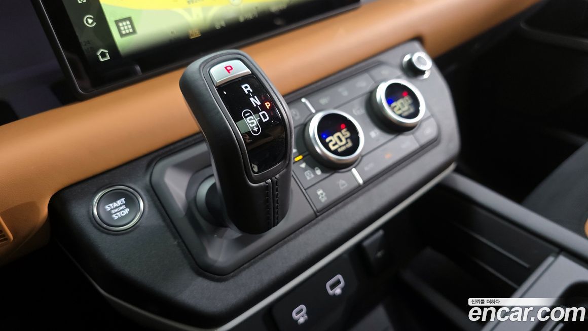 Land Rover Defender 2024