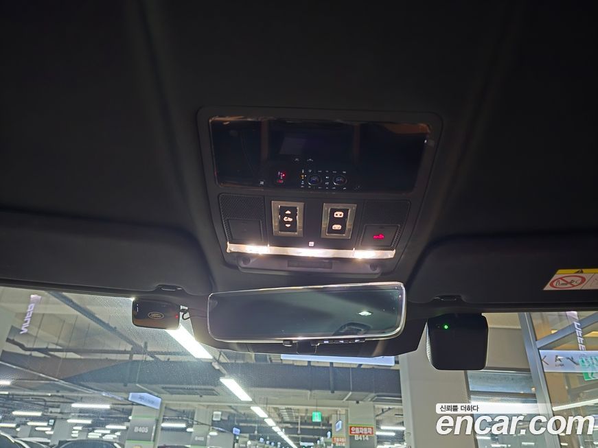 Land Rover Defender 2024