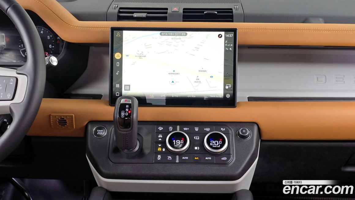 Land Rover Defender 2024