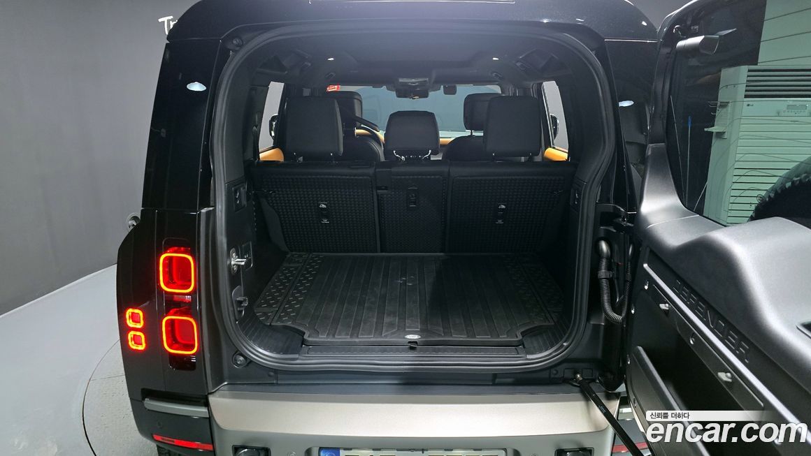 Land Rover Defender 2024