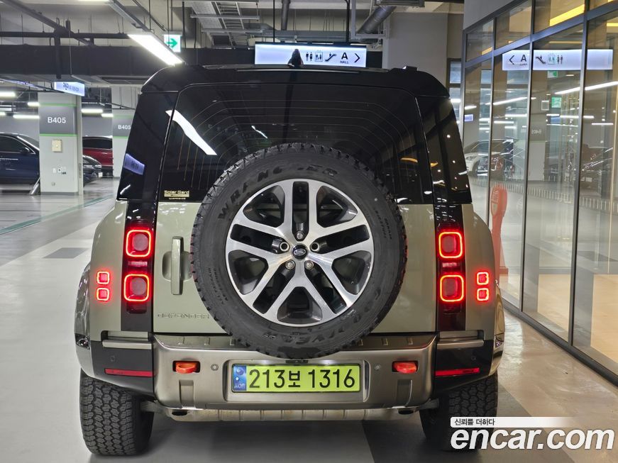 Land Rover Defender 2024