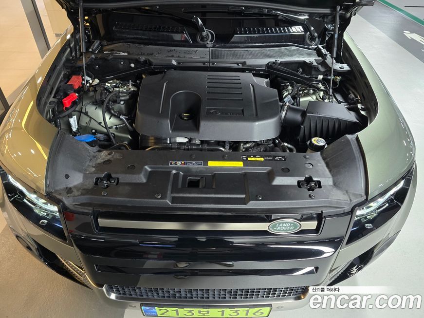 Land Rover Defender 2024