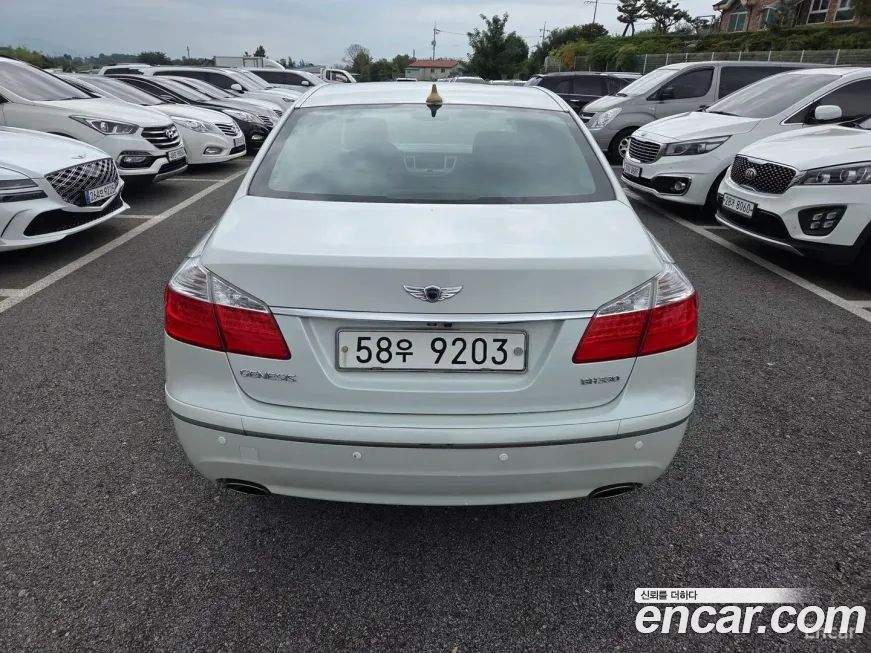 Hyundai Genesis 2010