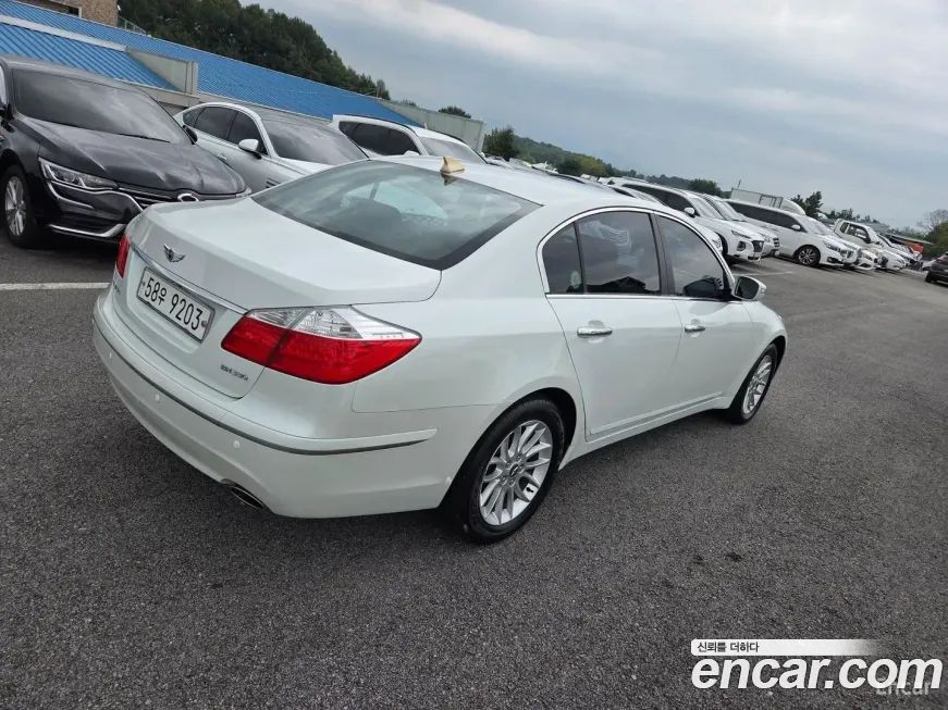 Hyundai Genesis 2010