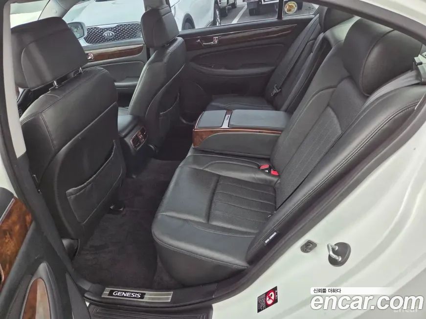 Hyundai Genesis 2010