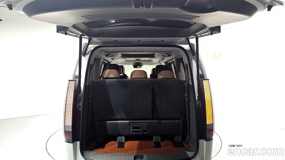 Hyundai Staria 2025