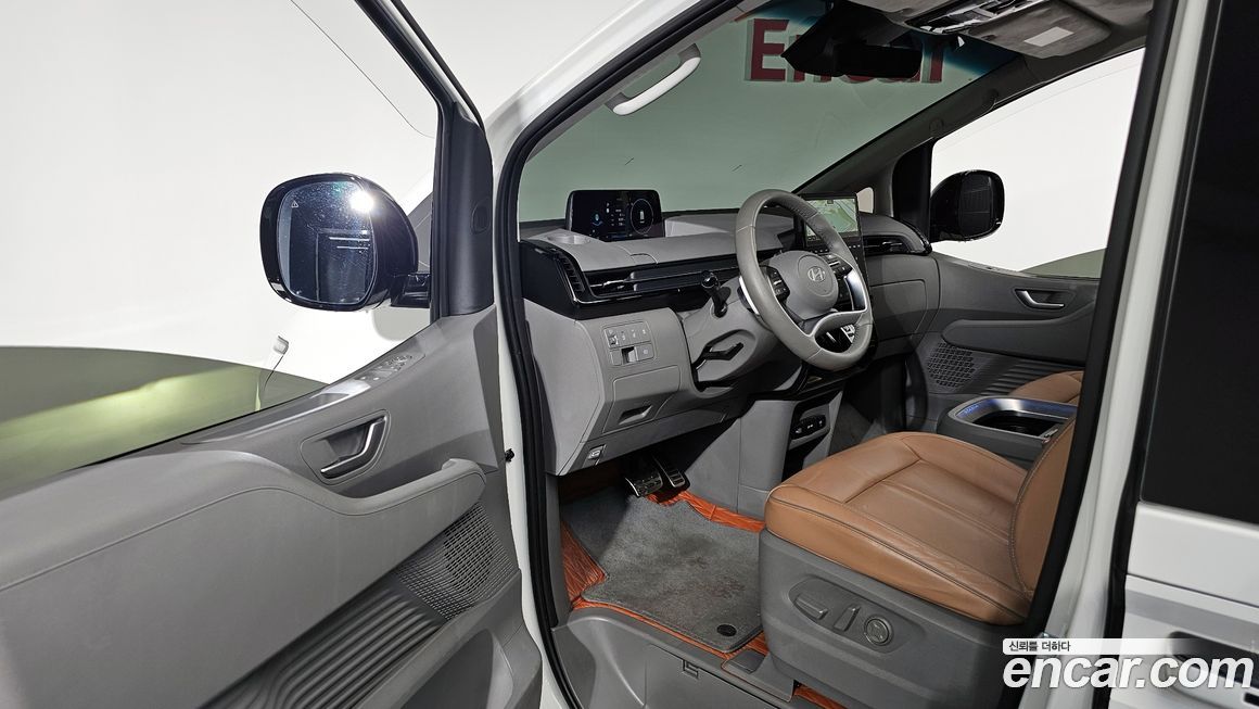 Hyundai Staria 2025