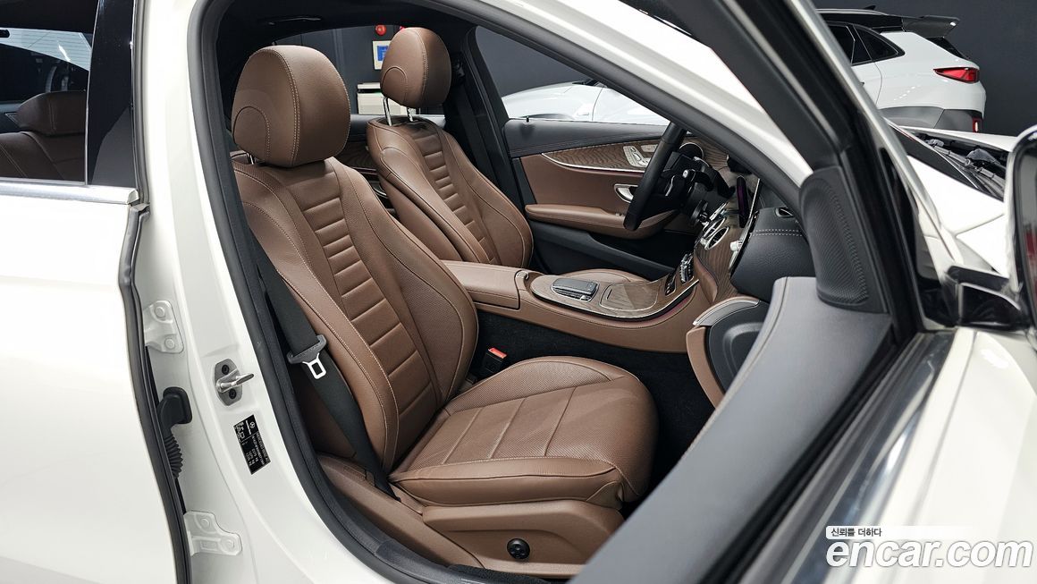 Mercedes-Benz E-Class 2022