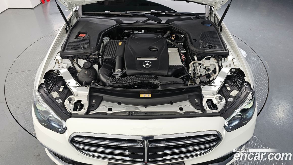 Mercedes-Benz E-Class 2022