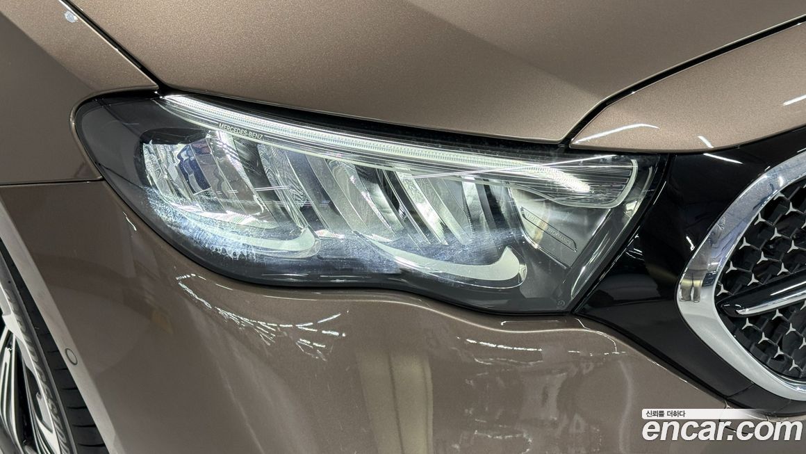 Mercedes-Benz E-Class 2025