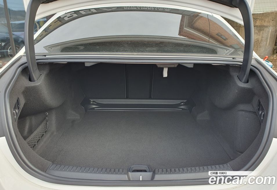 Mercedes-Benz E-Class 2024