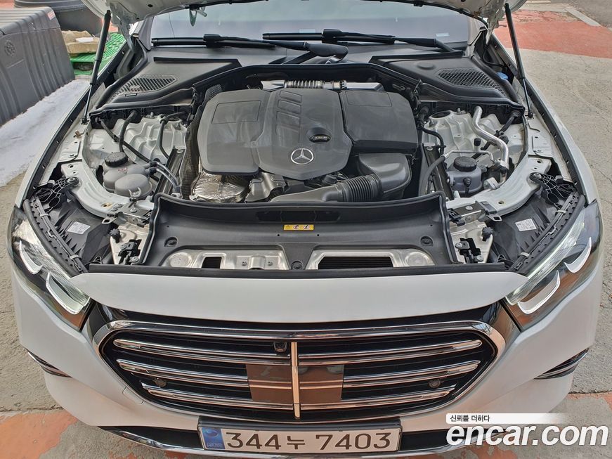 Mercedes-Benz E-Class 2024