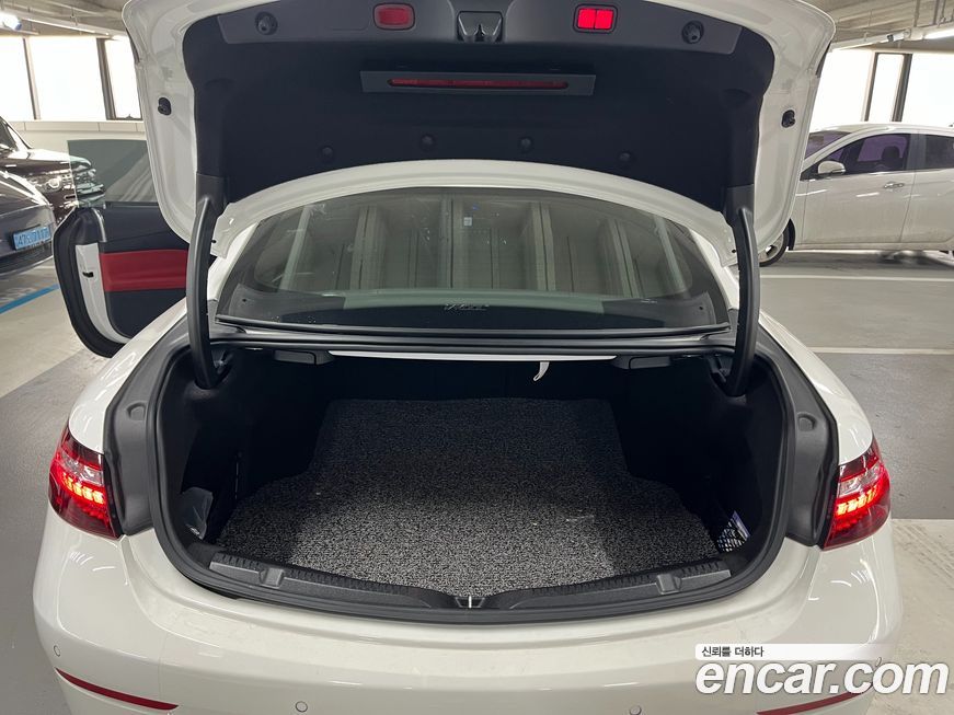 Mercedes-Benz E-Class 2022