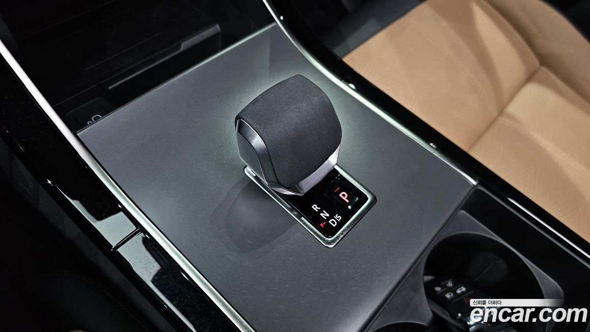 Land Rover Range Rover Velar 2025