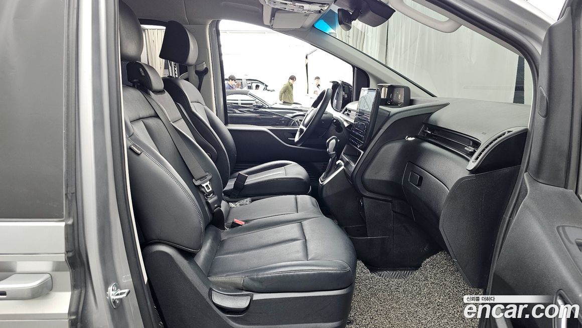 Hyundai Staria 2025