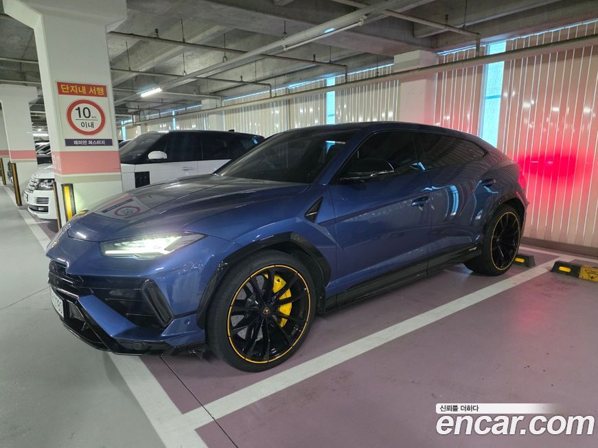 Lamborghini Urus 2024