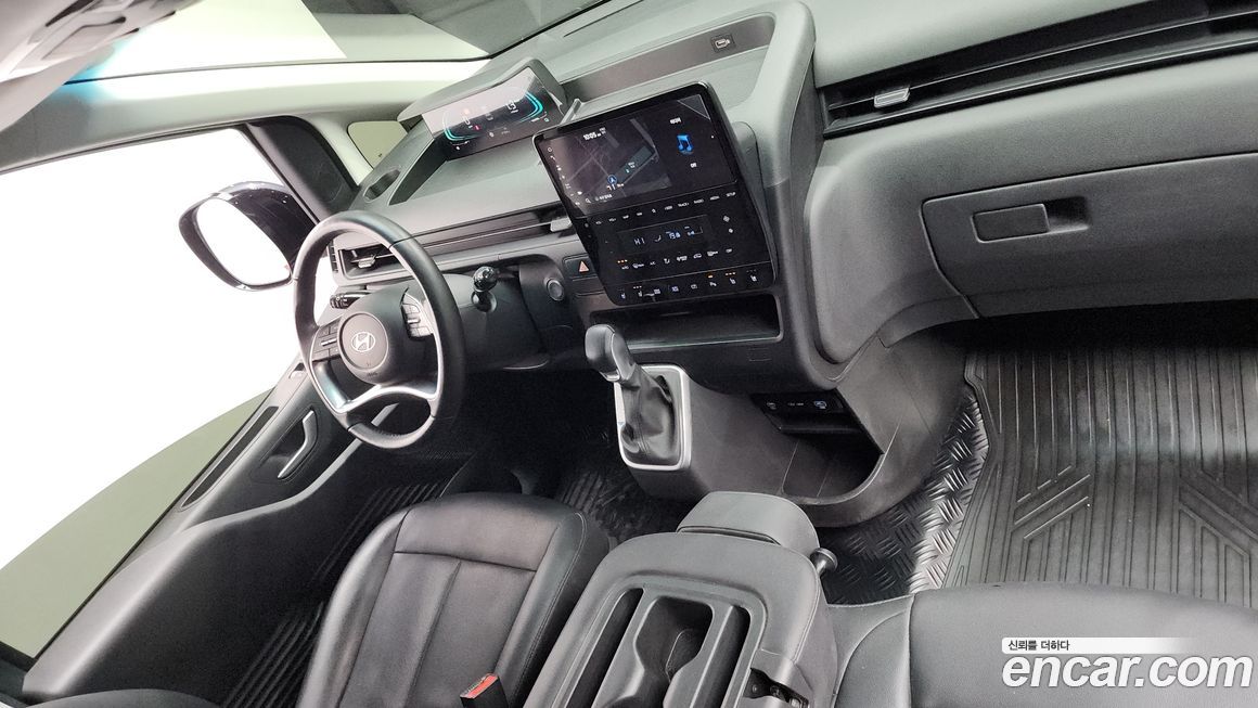 Hyundai Staria 2025