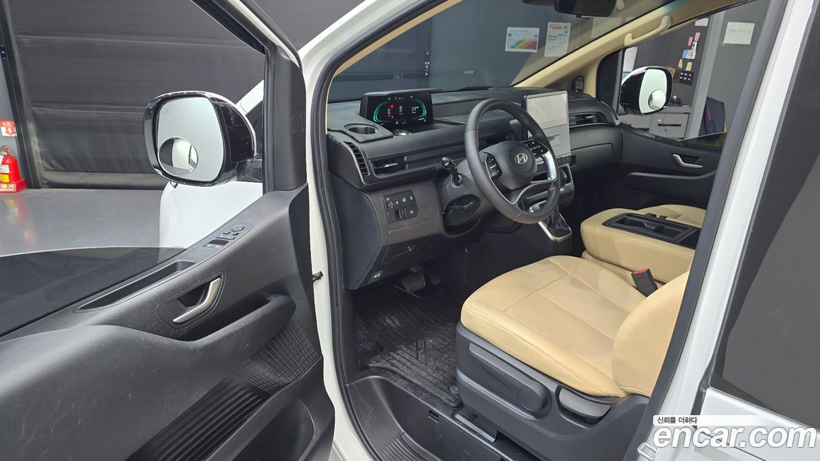 Hyundai Staria 2025