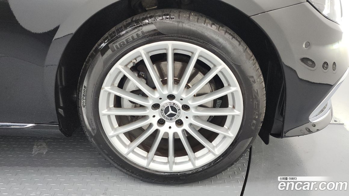 Mercedes-Benz E-Class 2021