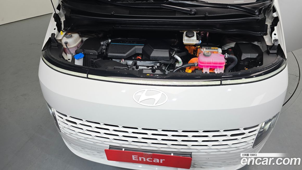 Hyundai Staria 2025