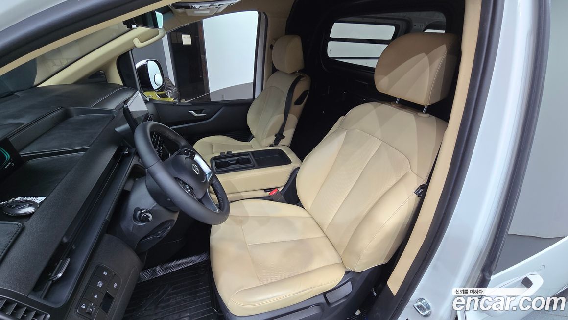 Hyundai Staria 2025