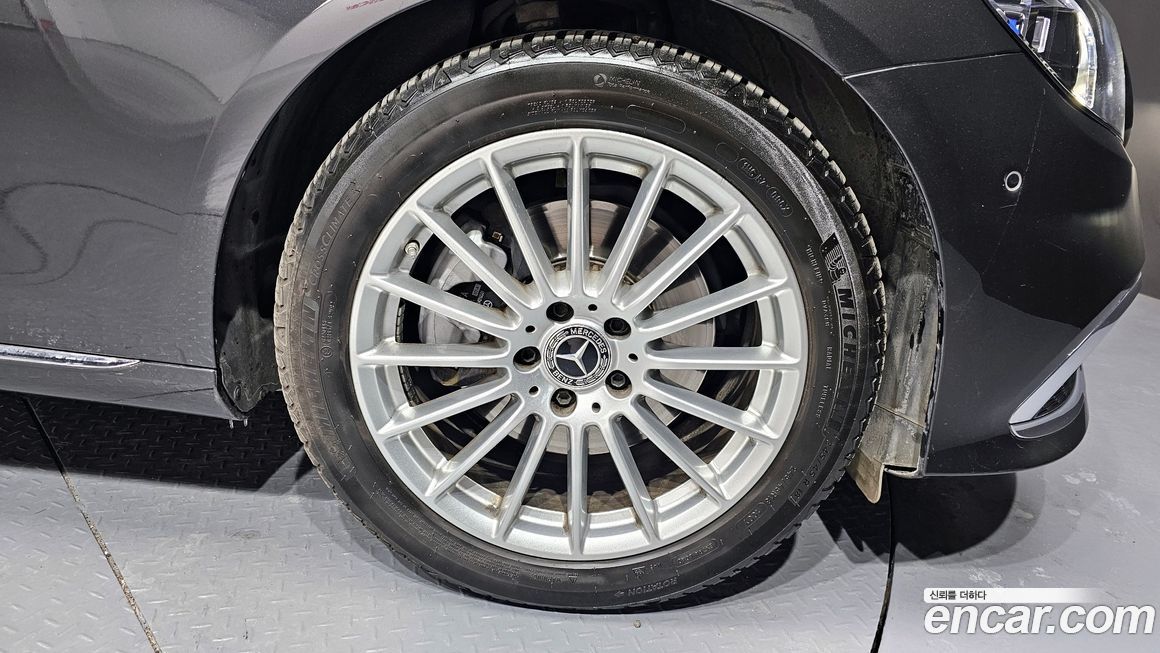 Mercedes-Benz E-Class 2021