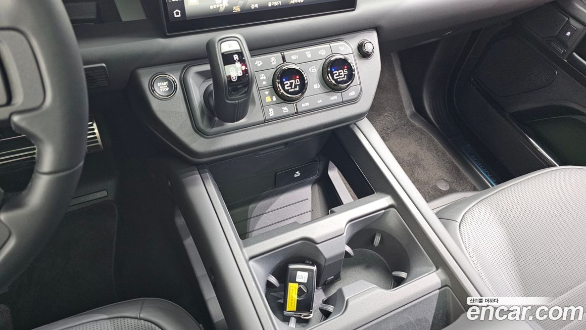 Land Rover Defender 2025