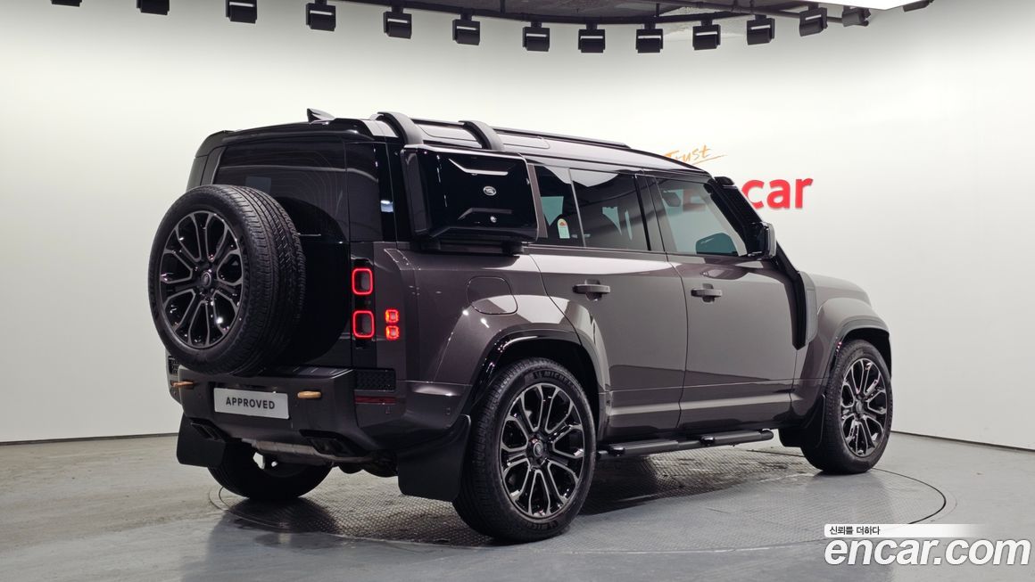 Land Rover Defender 2025