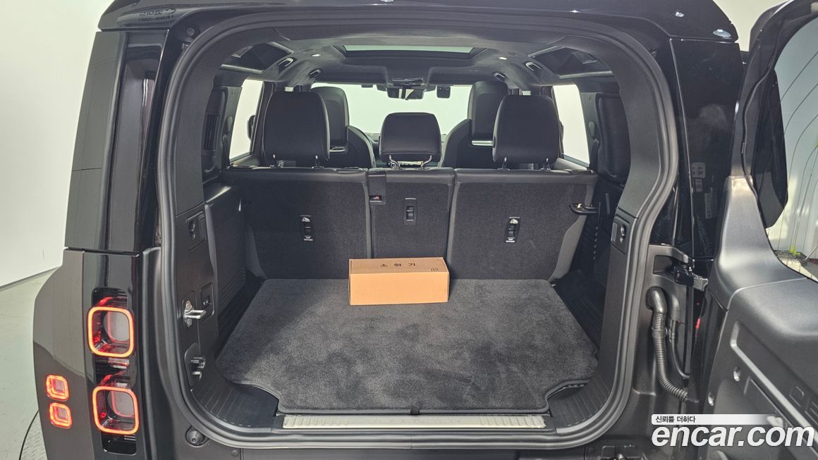 Land Rover Defender 2025