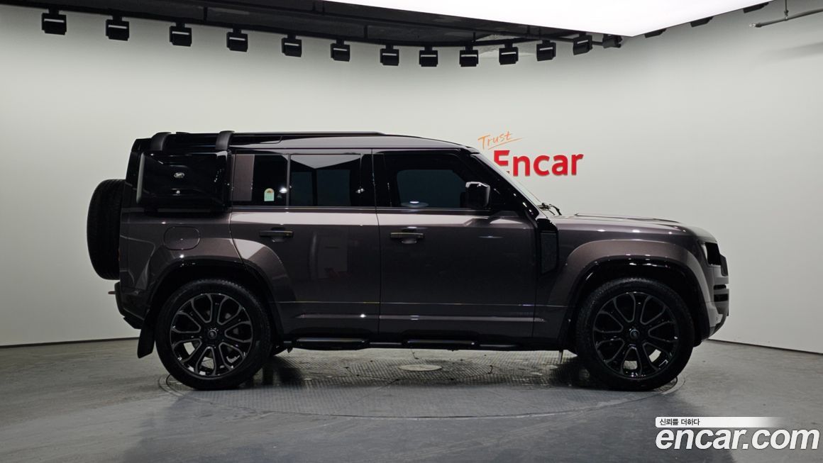 Land Rover Defender 2025