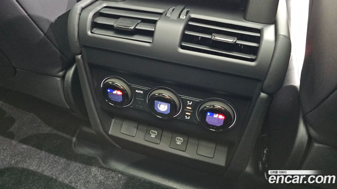 Land Rover Defender 2025