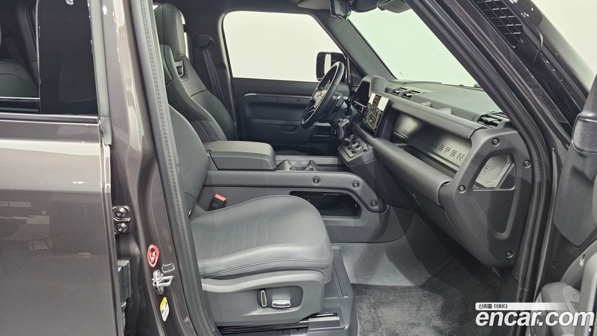 Land Rover Defender 2025