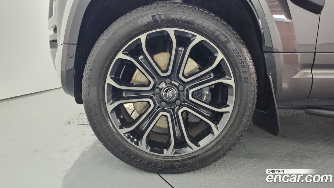 Land Rover Defender 2025