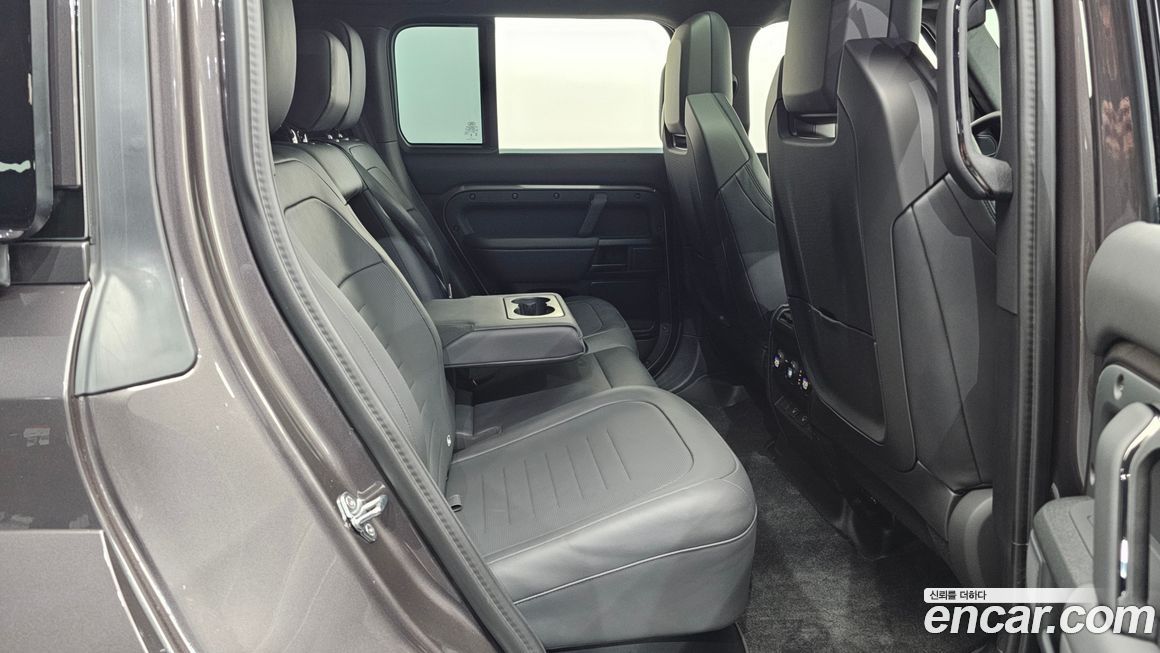 Land Rover Defender 2025