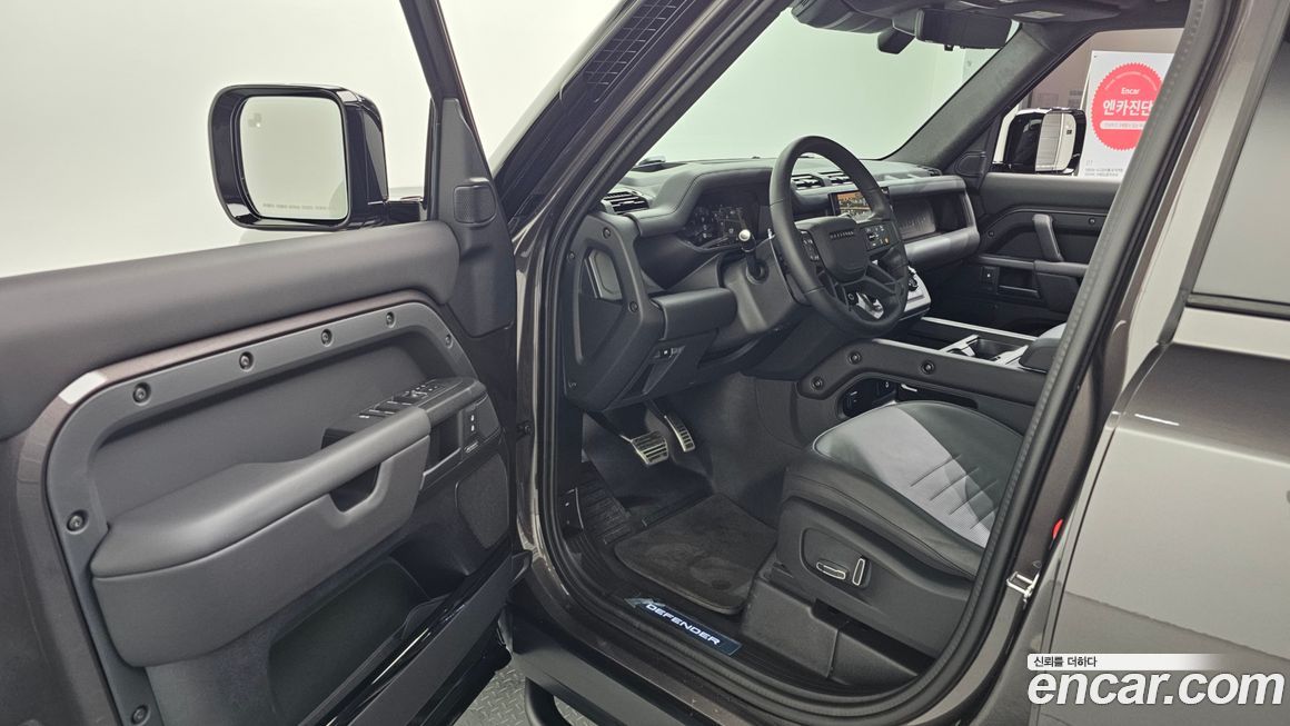 Land Rover Defender 2025