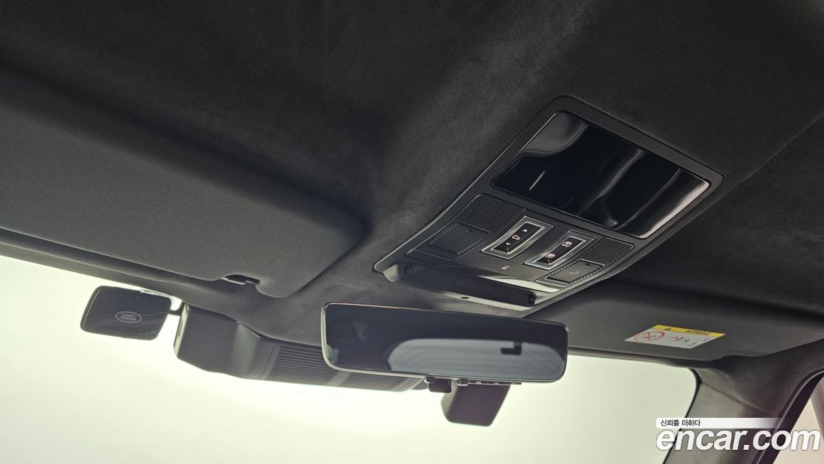 Land Rover Defender 2025